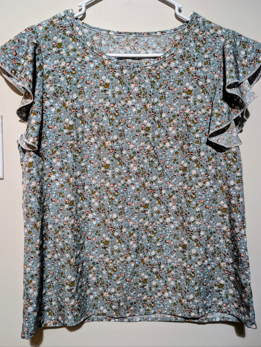 Emery Rose Floral Flutter Sleeve Top Medium